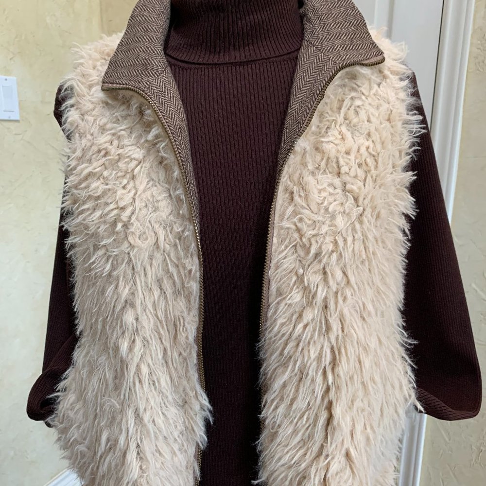 Super cute reversible vest, size S